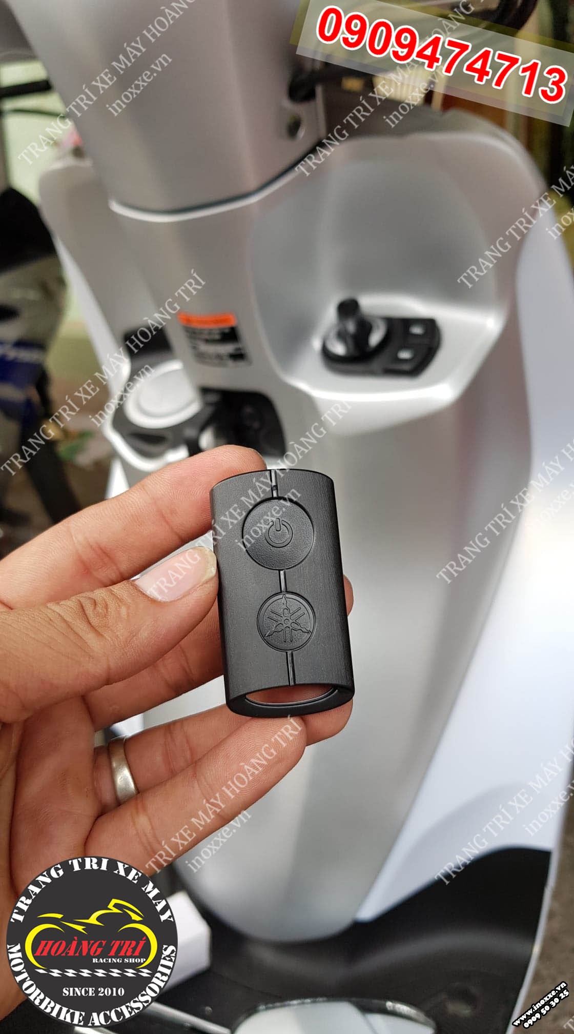 Trên tay điều khiển của khóa Smartkey cao cấp